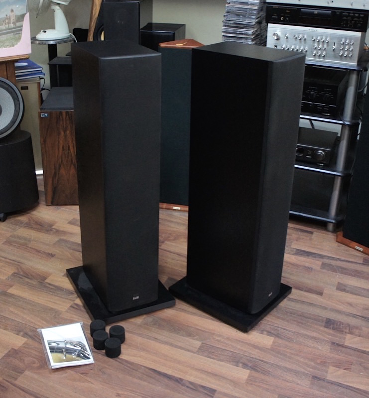 B&W 684 Classic Audio