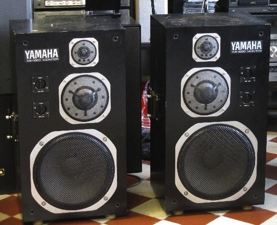 Rialzi In Alluminio Con Badge Yamaha NS-1000 Per Monitor - Coppia Personalizzata