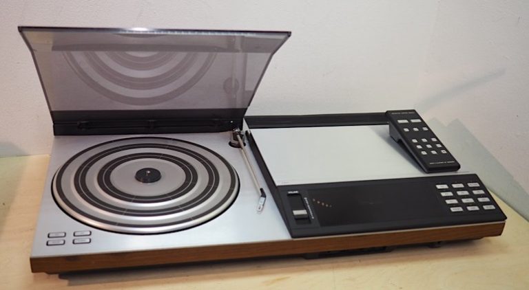 Bang Olufsen Beocenter 7002 inkl. Boxen Scott (Gebraucht) in Thun für
