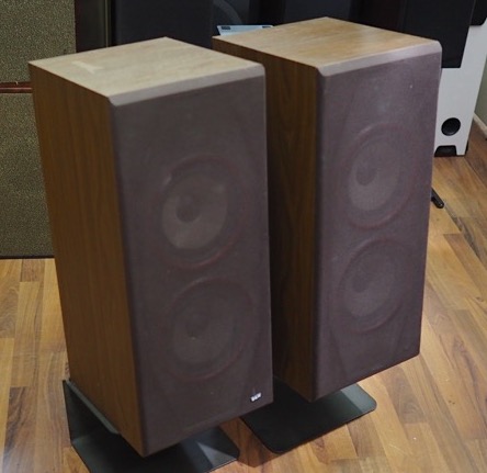 B&W DM 220 – Classic Audio