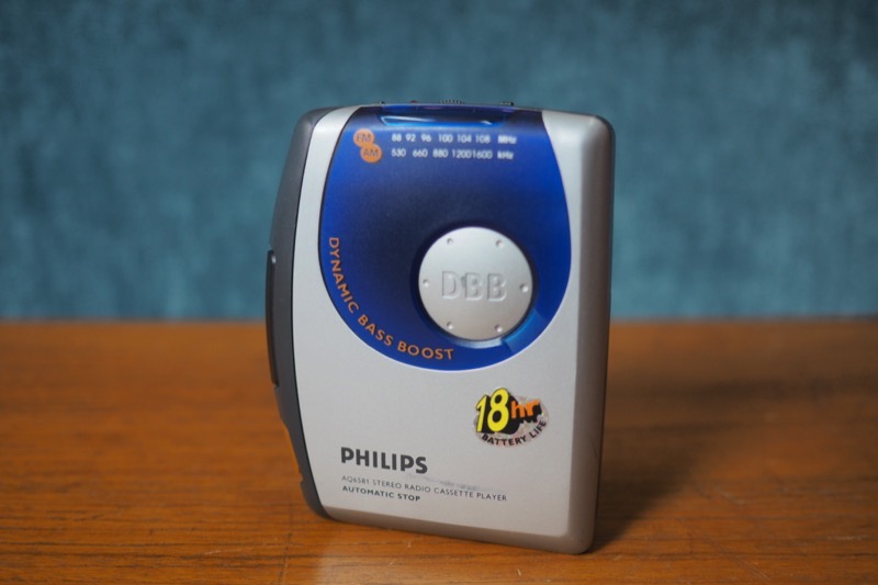 Baladeur Cassette Philips AQ6585 Walkman Vintage Avec Radio FM, Dynamic Bass Boost, Gris