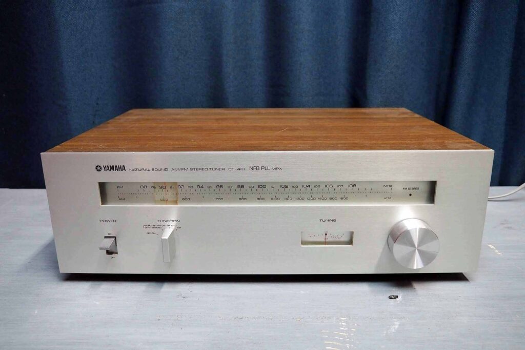 Tuner Stéréo Analogique Vintage Yamaha CT-410 - AM/FM - Argenté